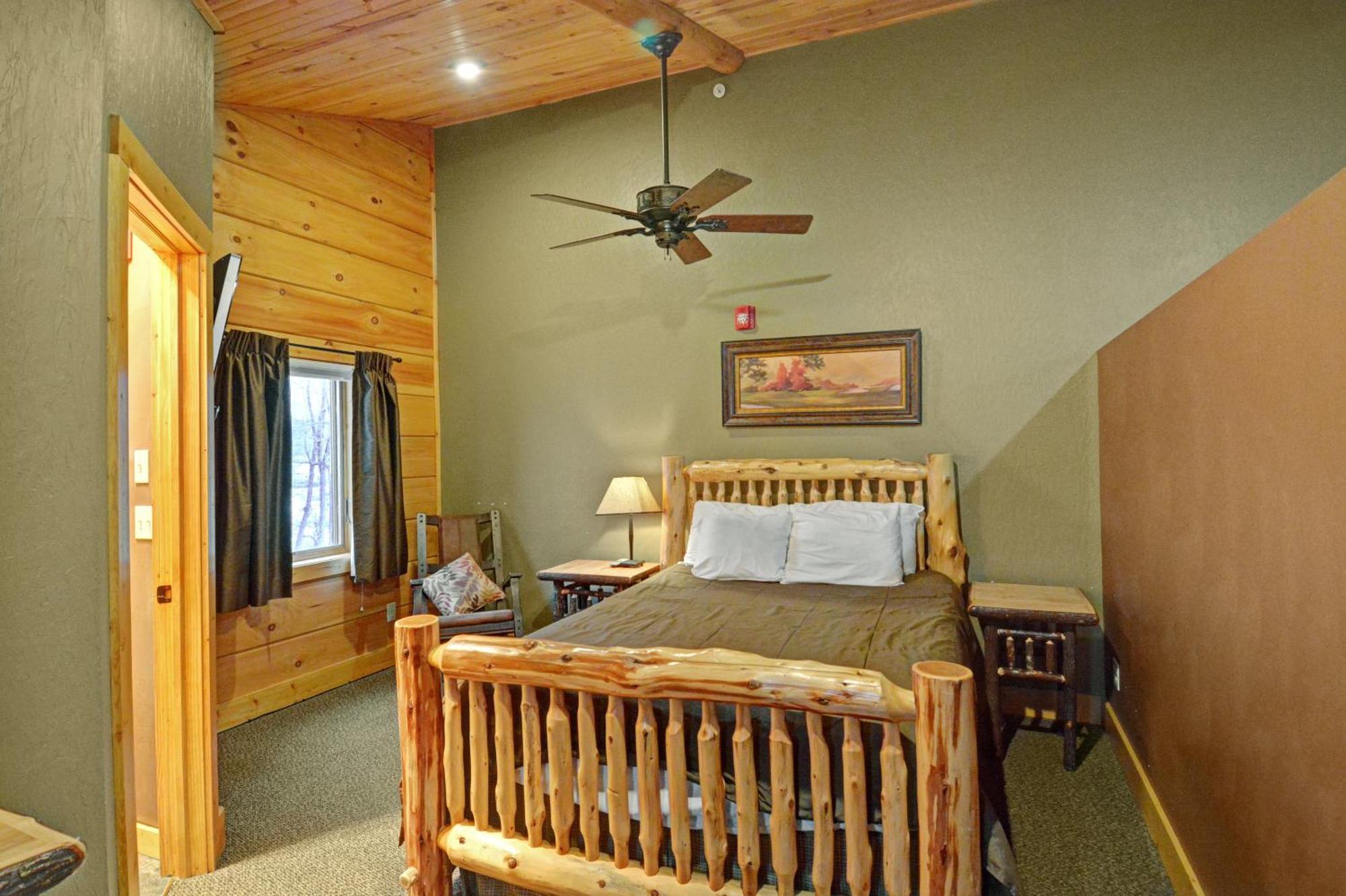 The Lodges At Sunset Village McHenry Room photo
