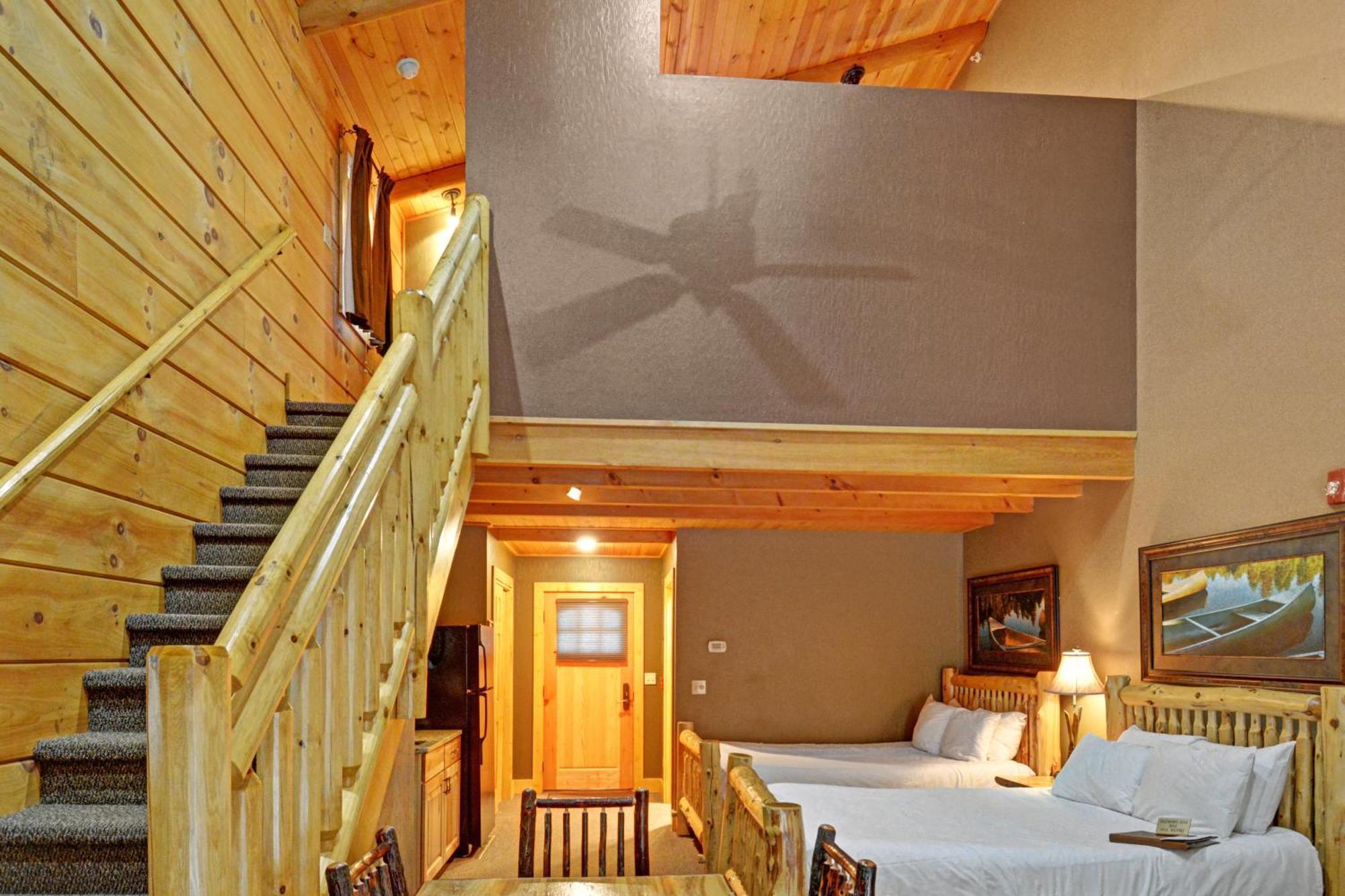 The Lodges At Sunset Village McHenry Room photo