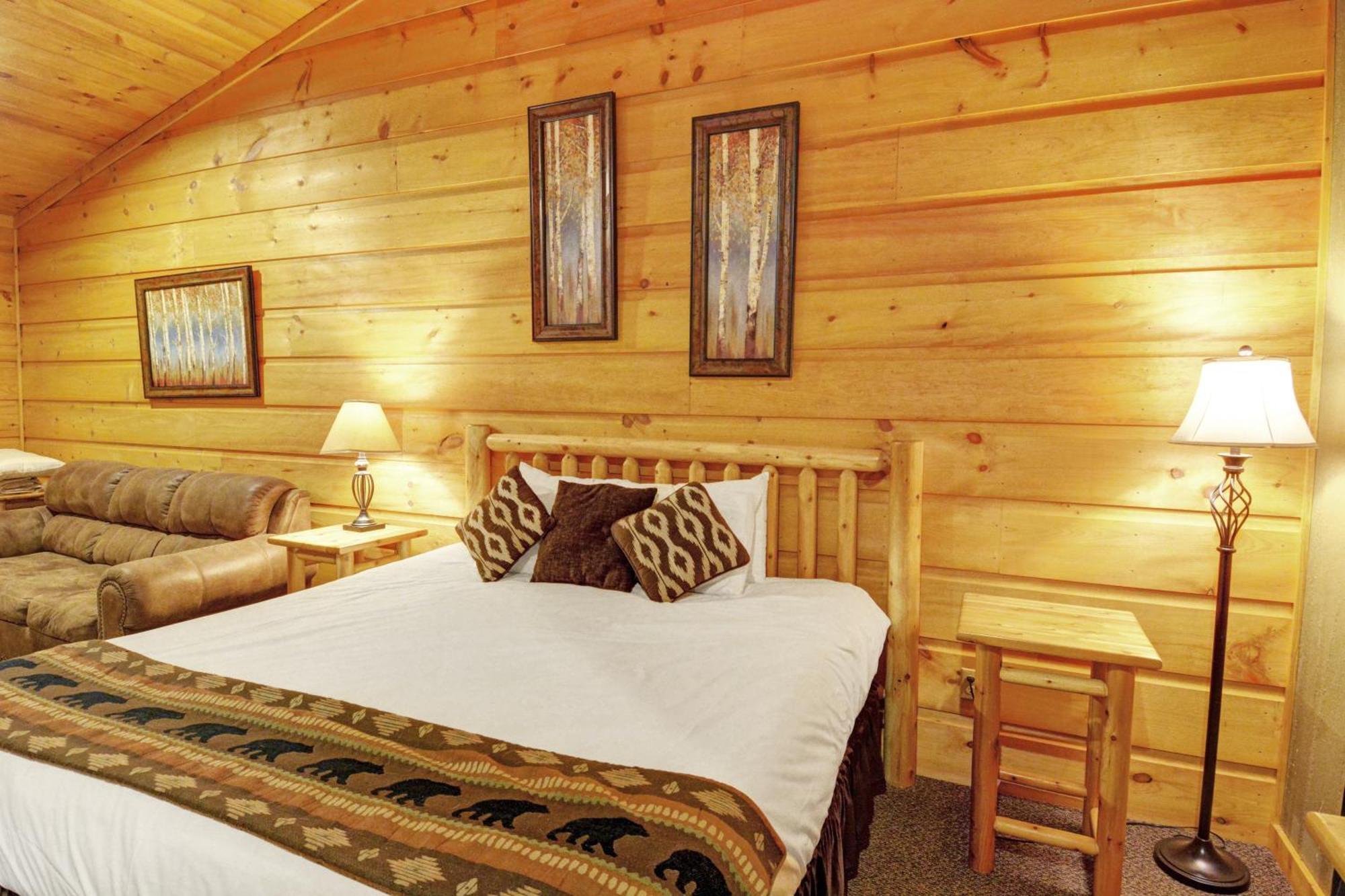The Lodges At Sunset Village McHenry Room photo