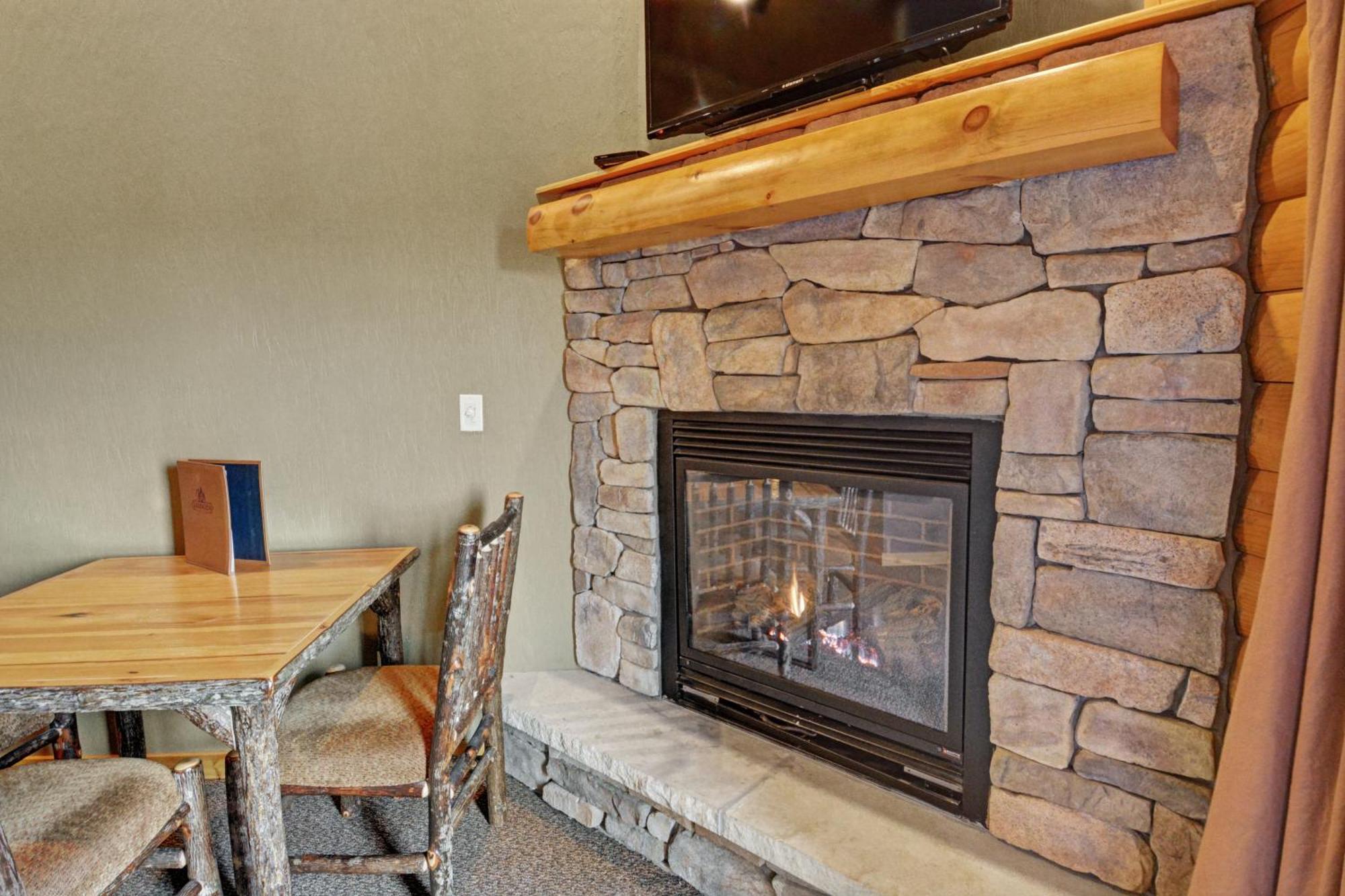 The Lodges At Sunset Village McHenry Room photo